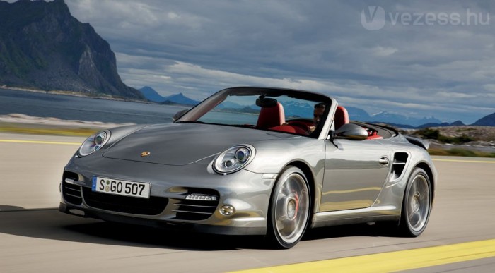 Villanymotorral próbálkozik a Porsche