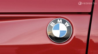 Nincs köze a repülőkhöz a BMW-logónak
