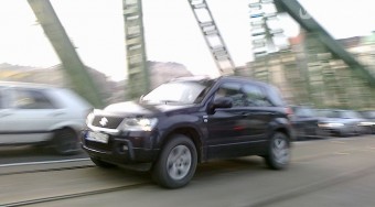 A villamossínen is mehetnek az autók