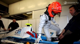 Schuminak fáj a nyaka