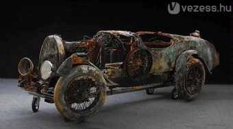 Tó mélyéről került elő a veterán Bugatti