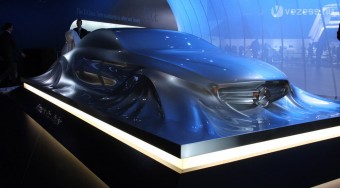 Terminátorosan nyomul a Mercedes - videó