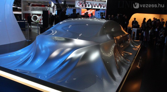 Terminátorosan nyomul a Mercedes – videó 6