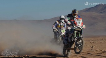 Átverte a Dakar motorosait a rendőr