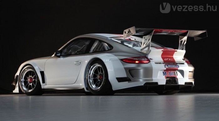 480 lóerő hátsó keréken