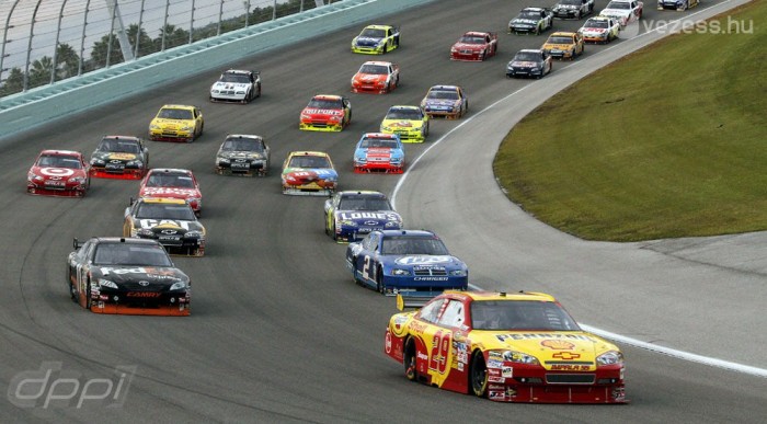 Akár NASCAR-os is lehet a világ legjobbja