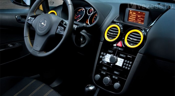 Színnel sportosít az Opel – videó 6 | Vezess Karosszériaszínű díszek belül