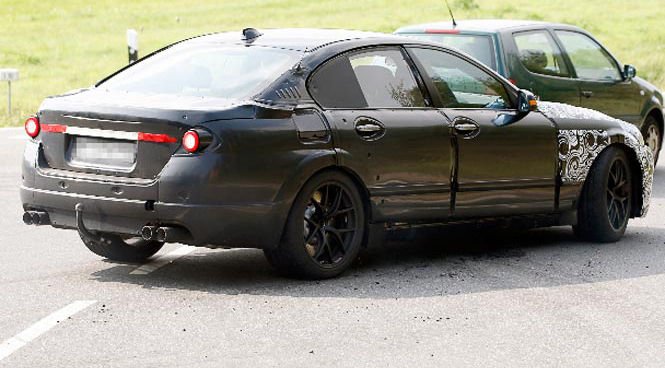 Árulkodik a négy kipufogó