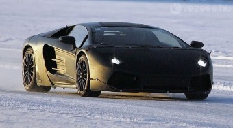 Kémfotók az új Lamborghiniről