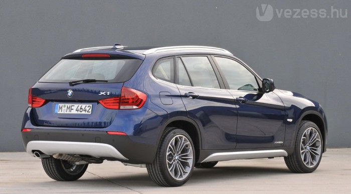 Új szín és automata váltó is van