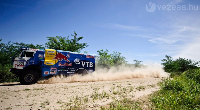 Dakar: Ütköztek az éllovasok! 9 | Vezess Csaginék már nehezen bukhatják el