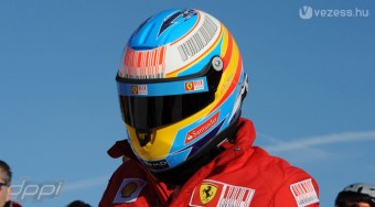 Klasszikus színű Alonso új sisakja