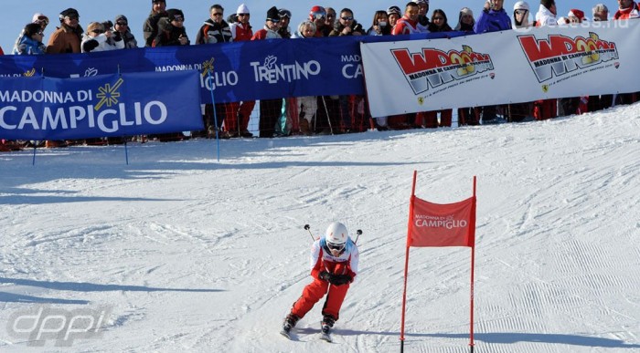 Klasszikus színű Alonso új sisakja 6 | Vezess Az aszfalton biztosan jobb lesz