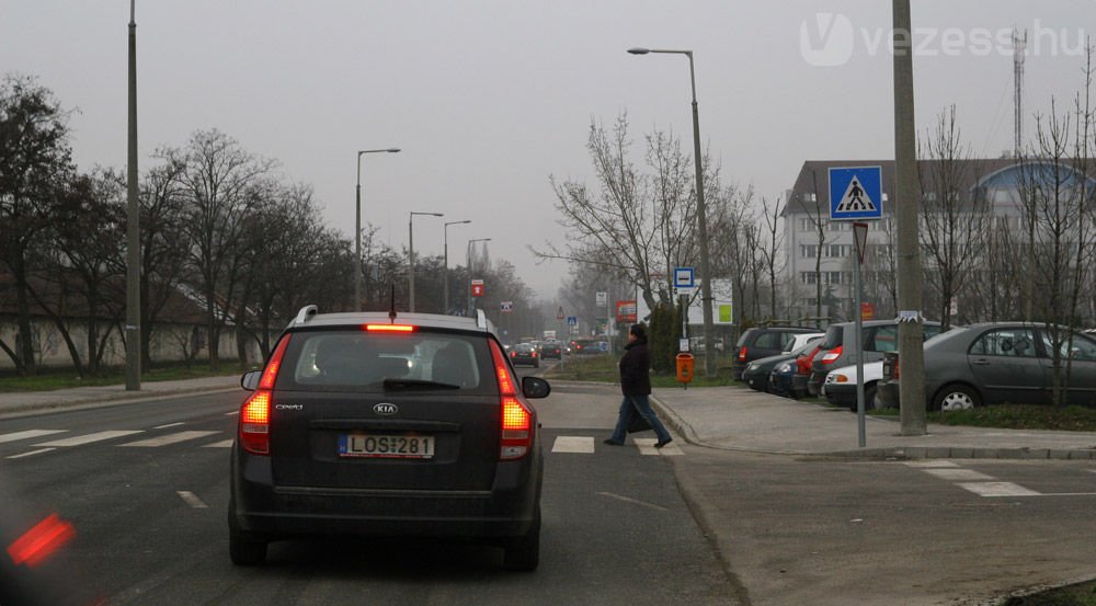 A vakmerő gyalogos nem néz szét