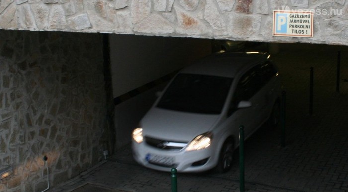 Autógáz vagy földgáz: egyformán tilos lehajtani parkolóházakba