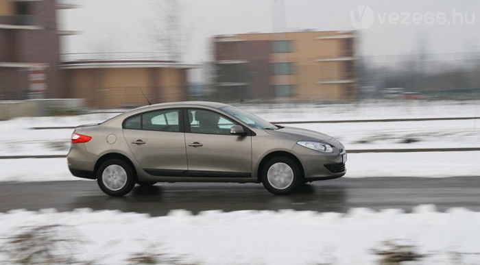 Válságmodell a Renault-tól: Fluence 10 | Vezess Rossz utakra tervezték