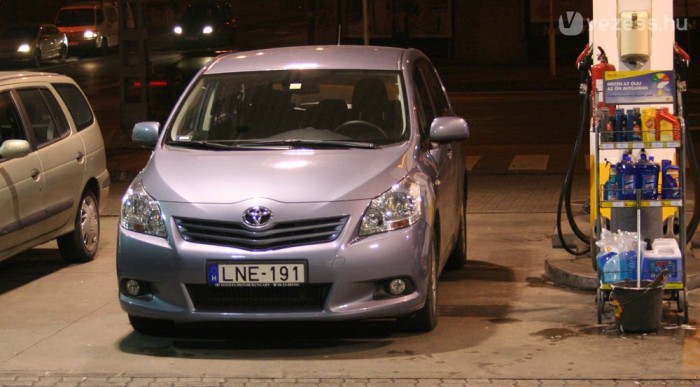 Pesten 10,2, sztrádán 7,5 liter fogyott