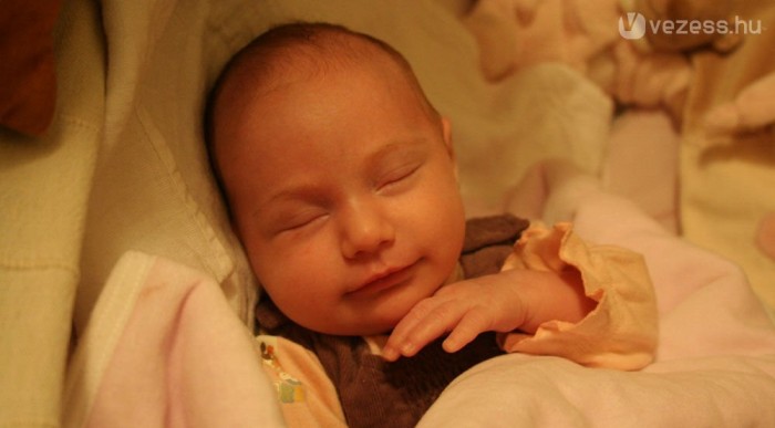Kislányunk most hét hetes