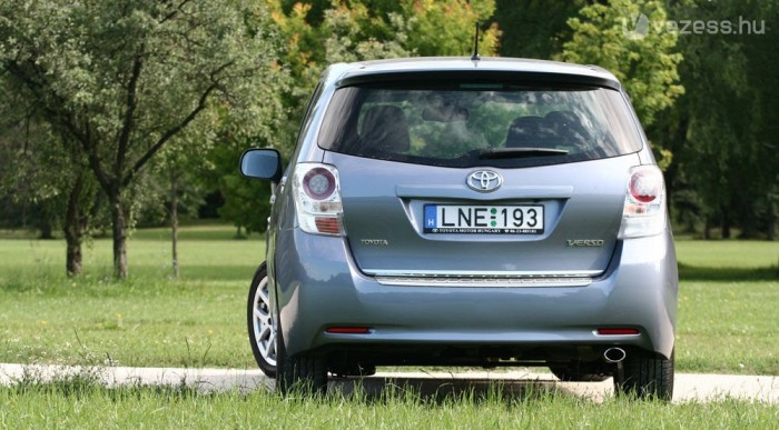 A dízel félmillóval drágább az 1,8-asnál