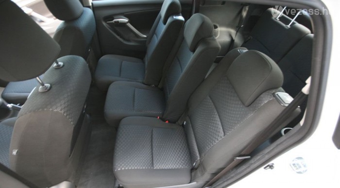 Rövid, de tágas a Toyota egyterűje