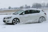 Extrém teszt: Opel Astra 1.6 40