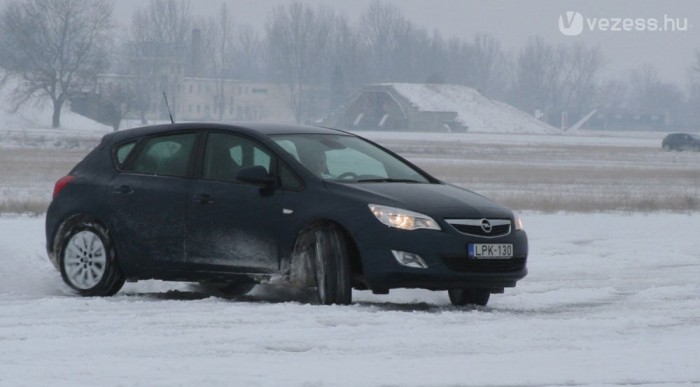 Túlvállalt driftből is kihúzza a fronthajtás