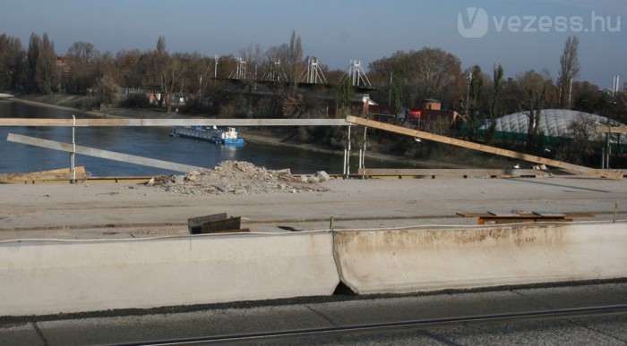 A rombolás után elkezdődött az építés