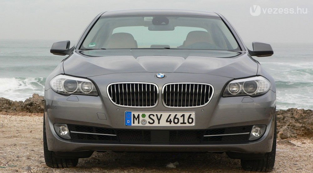 Magától parkol majd az új ötös BMW 7