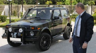 Tuningolt Ladával nyomul Putyin