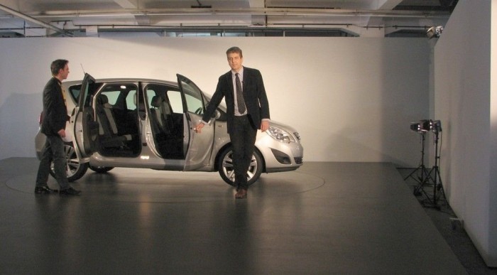 A bácsik feltárják a Meriva belsejét