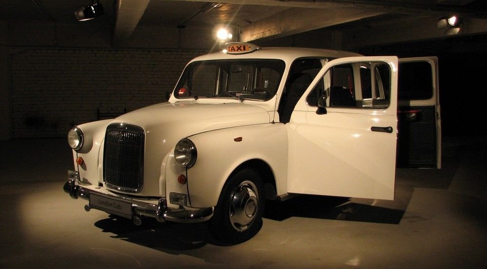 London Taxi, kétfelé nyílik