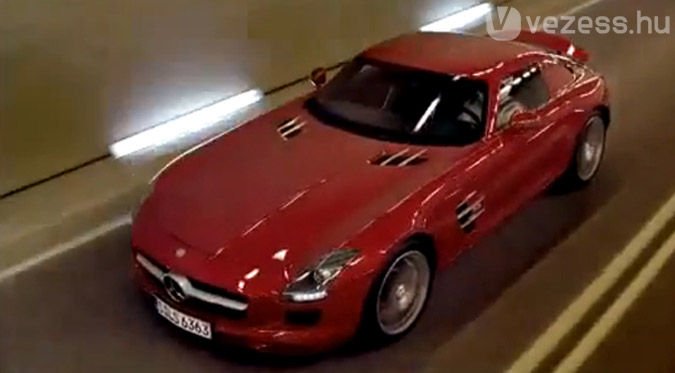 Szárnyakat ad Schuminak a Mercedes SLS AMG – videó