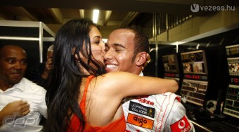 Hamilton idén nősül?