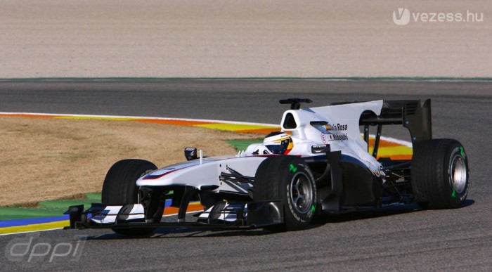 A Ferrari villantással kezdte a tesztet 6