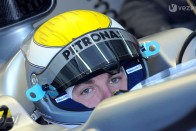 Rosberg még nem lát ki rendesen az autóból