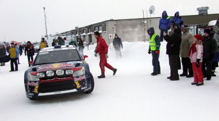 Dani Sordo kihajt a szervizsátorból