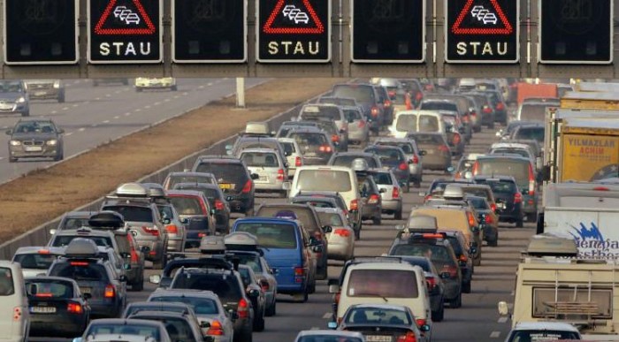 Óriási dugó a hó miatt