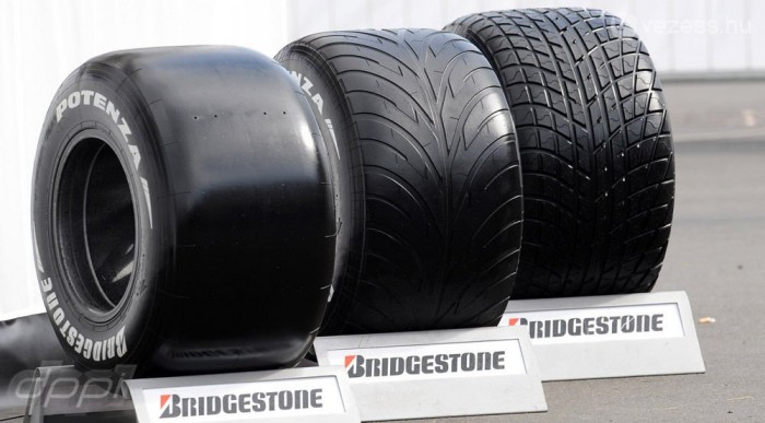 F1: Baj van a gumikkal?