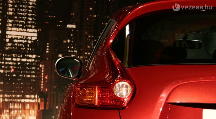 Nem viccel új autójával a Nissan 9 | Vezess Volvo koppintás lenne?