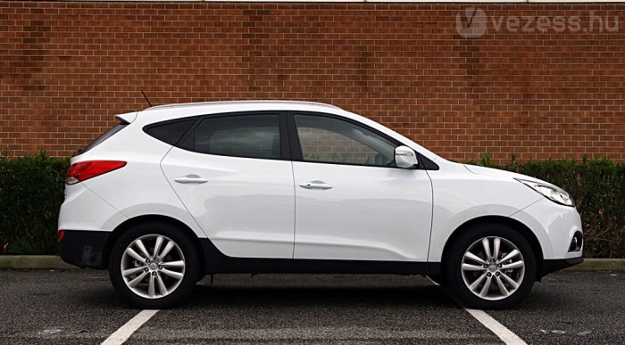 Októberben érkezik a kétkerék-hajtású kivitel