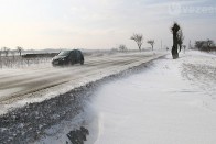 Találós kérdés: hány méter mély az árok?