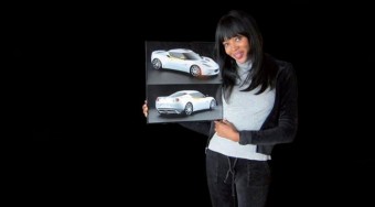 Topmodell és sportkocsi Haitiért