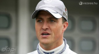 F1: Mégsem műtötték meg Schumachert