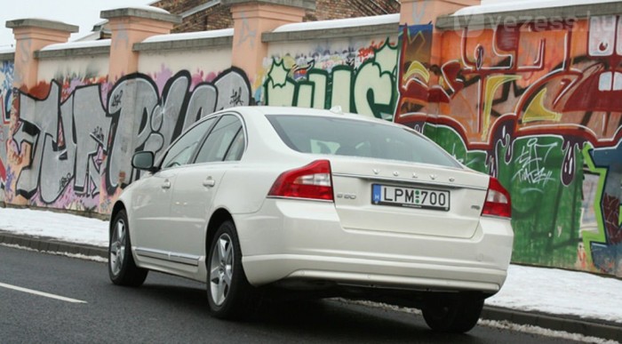 Harmonikus autó az S80 a kis dízellel