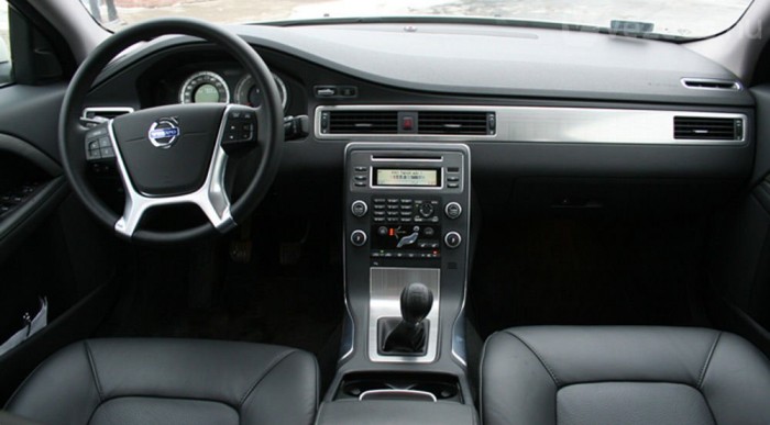 Nyugodt vonalak, akár a W126os Mercedesben