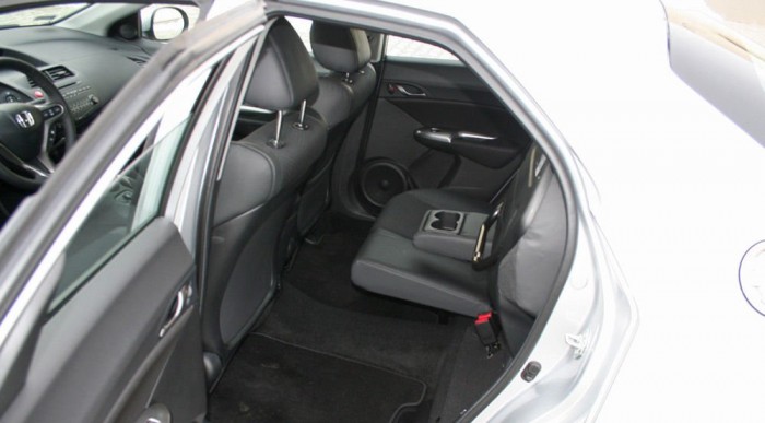 Felhajtható a Civic hátsó ülése, befér egy bringa