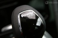 Powershift felirat a váltógombon