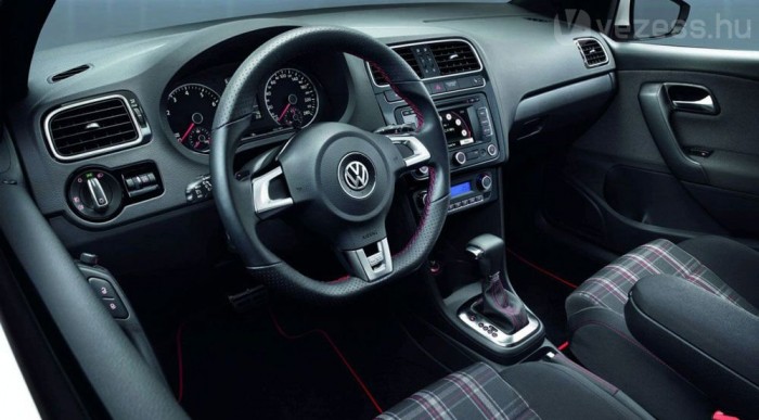 Duplakuplungos automata váltó jár hozzá