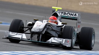 F1: Győzelmek nélkül kiszállhat a Mercedes