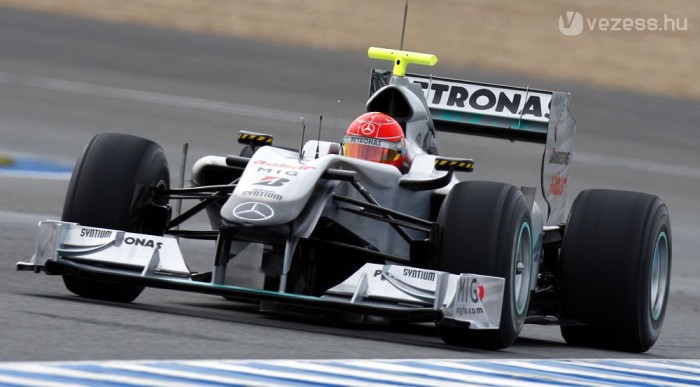 F1: Győzelmek nélkül kiszállhat a Mercedes